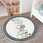 - RealHomes Dijital Baskılı Kaymaz Tabanlı Comfort Çocuk Odası Yuvarlak Halı - Realhomes  Bisikletli Kız Seksek Oyun Tasarımlı Çocuk & Genç Odası Makinede Yıkanabilir Kaymaz Tabanlı Yuvarlak Çocuk Oyun Halısı Realhomes