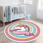 - RealHomes Dijital Baskılı Kaymaz Tabanlı Comfort Çocuk Odası Yuvarlak Halı - Realhomes Renkli Daireler Unicorn Tasarımlı Çocuk & Genç Odası Makinede Yıkanabilir Kaymaz Tabanlı Yuvarlak Çocuk Halısı Realhomes