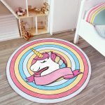 - RealHomes Dijital Baskılı Kaymaz Tabanlı Comfort Çocuk Odası Yuvarlak Halı - Realhomes Renkli Daireler Unicorn Tasarımlı Çocuk & Genç Odası Makinede Yıkanabilir Kaymaz Tabanlı Yuvarlak Çocuk Halısı Realhomes