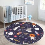 - RealHomes Dijital Baskılı Kaymaz Tabanlı Comfort Çocuk Odası Yuvarlak Halı - Realhomes  Uzay Boşluğu Eğlenceli Tasarımlı Çocuk & Genç Odası Makinede Yıkanabilir Kaymaz Tabanlı Yuvarlak Çocuk Oyun Halısı Realhomes