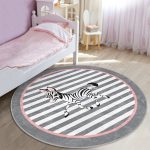 - RealHomes Dijital Baskılı Kaymaz Tabanlı Comfort Çocuk Odası Yuvarlak Halı - Realhomes  Gri Çizgili Zemin Sevimli Zebra Tasarımlı Çocuk & Genç Odası Makinede Yıkanabilir Kaymaz Tabanlı Yuvarlak Çocuk Halısı Realhomes