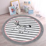 - RealHomes Dijital Baskılı Kaymaz Tabanlı Comfort Çocuk Odası Yuvarlak Halı - Realhomes  Gri Çizgili Zemin Sevimli Zebra Tasarımlı Çocuk & Genç Odası Makinede Yıkanabilir Kaymaz Tabanlı Yuvarlak Çocuk Halısı Realhomes
