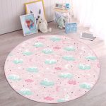 - RealHomes Dijital Baskılı Kaymaz Tabanlı Comfort Çocuk Odası Yuvarlak Halı - Realhomes  Pembe Zeminde Bulut Üstünde Tavşan Motifli Çocuk & Genç Odası Makinede Yıkanabilir Kaymaz Tabanlı Yuvarlak Çocuk Halısı Realhomes