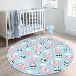 - RealHomes Dijital Baskılı Kaymaz Tabanlı Comfort Çocuk Odası Yuvarlak Halı - Realhomes  Paraşütlü Panda Motifli Çocuk & Genç Odası Makinede Yıkanabilir Kaymaz Tabanlı Yuvarlak Çocuk Halısı Realhomes