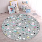 - RealHomes Dijital Baskılı Kaymaz Tabanlı Comfort Çocuk Odası Yuvarlak Halı - Realhomes  Gri Zemin Bulut Üstünde Kalpli Kedi Çocuk & Genç Odası Makinede Yıkanabilir Kaymaz Tabanlı Yuvarlak Çocuk Halısı Realhomes
