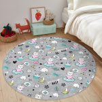 - RealHomes Dijital Baskılı Kaymaz Tabanlı Comfort Çocuk Odası Yuvarlak Halı - Realhomes  Gri Zemin Bulut Üstünde Kalpli Kedi Çocuk & Genç Odası Makinede Yıkanabilir Kaymaz Tabanlı Yuvarlak Çocuk Halısı Realhomes