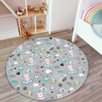 - RealHomes Dijital Baskılı Kaymaz Tabanlı Comfort Çocuk Odası Yuvarlak Halı - Realhomes  Gri Zemin Bulut Üstünde Kalpli Kedi Çocuk & Genç Odası Makinede Yıkanabilir Kaymaz Tabanlı Yuvarlak Çocuk Halısı Realhomes