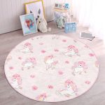 - RealHomes Dijital Baskılı Kaymaz Tabanlı Comfort Çocuk Odası Yuvarlak Halı - Realhomes Pembe Zeminde Dişi Unicorn Tasarımlı Çocuk & Genç Odası Makinede Yıkanabilir Kaymaz Tabanlı Yuvarlak Çocuk Halısı Realhomes