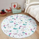 - RealHomes Dijital Baskılı Kaymaz Tabanlı Comfort Çocuk Odası Yuvarlak Halı - Realhomes  Deniz Kızı Ayaklı Kedicik Tasarımlı Çocuk & Genç Odası Makinede Yıkanabilir Kaymaz Tabanlı Yuvarlak Çocuk Halısı Realhomes