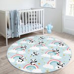 - RealHomes Dijital Baskılı Kaymaz Tabanlı Comfort Çocuk Odası Yuvarlak Halı - Realhomes  Mavi Zeminde Gökkuşağı Motifli Panda Çocuk & Genç Odası Makinede Yıkanabilir Kaymaz Tabanlı Yuvarlak Çocuk Halısı Realhomes