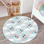 - RealHomes Dijital Baskılı Kaymaz Tabanlı Comfort Çocuk Odası Yuvarlak Halı - Realhomes  Mavi Zeminde Gökkuşağı Motifli Panda Çocuk & Genç Odası Makinede Yıkanabilir Kaymaz Tabanlı Yuvarlak Çocuk Halısı Realhomes