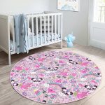 - RealHomes Dijital Baskılı Kaymaz Tabanlı Comfort Çocuk Odası Yuvarlak Halı - Realhomes  Pembe Zeminli Bebek Motifi Çocuk & Genç Odası Makinede Yıkanabilir Kaymaz Tabanlı Yuvarlak Çocuk Halısı Realhomes