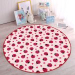- RealHomes Dijital Baskılı Kaymaz Tabanlı Comfort Çocuk Odası Yuvarlak Halı - Realhomes Uğur Böceği Ve Kalp Tasarımlı Çocuk & Genç Odası Makinede Yıkanabilir Kaymaz Tabanlı Yuvarlak Çocuk Halısı Realhomes
