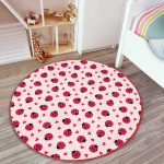 - RealHomes Dijital Baskılı Kaymaz Tabanlı Comfort Çocuk Odası Yuvarlak Halı - Realhomes  Uğur Böceği Ve Kalp Tasarımlı Çocuk & Genç Odası Makinede Yıkanabilir Kaymaz Tabanlı Yuvarlak Çocuk Halısı Realhomes