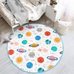 - RealHomes Dijital Baskılı Kaymaz Tabanlı Comfort Çocuk Odası Yuvarlak Halı - Realhomes  Gezegen Temalı Çocuk & Genç Odası Makinede Yıkanabilir Kaymaz Tabanlı Yuvarlak Çocuk Halısı Realhomes