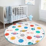 - RealHomes Dijital Baskılı Kaymaz Tabanlı Comfort Çocuk Odası Yuvarlak Halı - Realhomes  Gezegen Temalı Çocuk & Genç Odası Makinede Yıkanabilir Kaymaz Tabanlı Yuvarlak Çocuk Halısı Realhomes