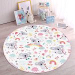- RealHomes Dijital Baskılı Kaymaz Tabanlı Comfort Çocuk Odası Yuvarlak Halı - Realhomes Sevimli Gri Koala Desenli Çocuk & Genç Odası Makinede Yıkanabilir Kaymaz Tabanlı Yuvarlak Çocuk Halısı Realhomes