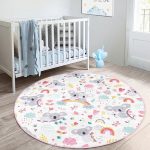 - RealHomes Dijital Baskılı Kaymaz Tabanlı Comfort Çocuk Odası Yuvarlak Halı - Realhomes Sevimli Gri Koala Desenli Çocuk & Genç Odası Makinede Yıkanabilir Kaymaz Tabanlı Yuvarlak Çocuk Halısı Realhomes