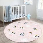 - RealHomes Dijital Baskılı Kaymaz Tabanlı Comfort Çocuk Odası Yuvarlak Halı - Realhomes  Pembe Zeminde Panda Temalı Çocuk & Genç Odası Makinede Yıkanabilir Kaymaz Tabanlı Yuvarlak Çocuk Halısı Realhomes
