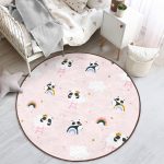 - RealHomes Dijital Baskılı Kaymaz Tabanlı Comfort Çocuk Odası Yuvarlak Halı - Realhomes  Pembe Zeminde Panda Temalı Çocuk & Genç Odası Makinede Yıkanabilir Kaymaz Tabanlı Yuvarlak Çocuk Halısı Realhomes