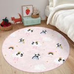 - RealHomes Dijital Baskılı Kaymaz Tabanlı Comfort Çocuk Odası Yuvarlak Halı - Realhomes  Pembe Zeminde Panda Temalı Çocuk & Genç Odası Makinede Yıkanabilir Kaymaz Tabanlı Yuvarlak Çocuk Halısı Realhomes