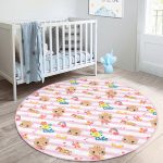 - RealHomes Dijital Baskılı Kaymaz Tabanlı Comfort Çocuk Odası Yuvarlak Halı - Realhomes  Pembe Çizgili Zeminde Şirin Ayıcık Temalı Çocuk & Genç Odası Makinede Yıkanabilir Kaymaz Tabanlı Yuvarlak Çocuk Halısı Realhomes