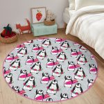 - RealHomes Dijital Baskılı Kaymaz Tabanlı Comfort Çocuk Odası Yuvarlak Halı - Realhomes  Penguen Desenli Çocuk & Genç Odası Makinede Yıkanabilir Kaymaz Tabanlı Yuvarlak Çocuk Halısı Realhomes