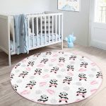- RealHomes Dijital Baskılı Kaymaz Tabanlı Comfort Çocuk Odası Yuvarlak Halı - Realhomes  Pembe Balerin Panda Desenli Çocuk & Genç Odası Makinede Yıkanabilir Kaymaz Tabanlı Yuvarlak Çocuk Halısı Realhomes
