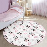 - RealHomes Dijital Baskılı Kaymaz Tabanlı Comfort Çocuk Odası Yuvarlak Halı - Realhomes  Pembe Balerin Panda Desenli Çocuk & Genç Odası Makinede Yıkanabilir Kaymaz Tabanlı Yuvarlak Çocuk Halısı Realhomes