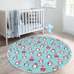 - RealHomes Dijital Baskılı Kaymaz Tabanlı Comfort Çocuk Odası Yuvarlak Halı - Realhomes  Atkı Ve Bereli Penguen Temalı Çocuk & Genç Odası Makinede Yıkanabilir Kaymaz Tabanlı Yuvarlak Çocuk Halısı Realhomes