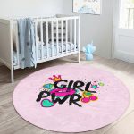 - RealHomes Dijital Baskılı Kaymaz Tabanlı Comfort Çocuk Odası Yuvarlak Halı - Realhomes  Dudak Girl Power Çocuk & Genç Odası Makinede Yıkanabilir Kaymaz Tabanlı Yuvarlak Çocuk Halısı Realhomes