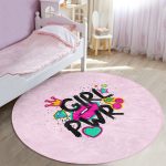 - RealHomes Dijital Baskılı Kaymaz Tabanlı Comfort Çocuk Odası Yuvarlak Halı - Realhomes  Dudak Girl Power Çocuk & Genç Odası Makinede Yıkanabilir Kaymaz Tabanlı Yuvarlak Çocuk Halısı Realhomes