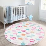 - RealHomes Dijital Baskılı Kaymaz Tabanlı Comfort Çocuk Odası Yuvarlak Halı - Realhomes  Taç Motifli Renkli Çocuk & Genç Odası Makinede Yıkanabilir Kaymaz Tabanlı Yuvarlak Çocuk Halısı Realhomes