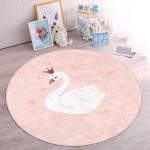 - RealHomes Dijital Baskılı Kaymaz Tabanlı Comfort Çocuk Odası Yuvarlak Halı - Realhomes  Pembe Zeminli Kuğu Desenli Çocuk & Genç Odası Makinede Yıkanabilir Kaymaz Tabanlı Yuvarlak Çocuk Halısı Realhomes