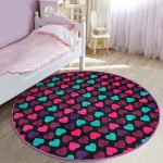 - RealHomes Dijital Baskılı Kaymaz Tabanlı Comfort Çocuk Odası Yuvarlak Halı - Realhomes  Siyah Zeminde Kalpler Çocuk & Genç Odası Makinede Yıkanabilir Kaymaz Tabanlı Yuvarlak Çocuk Halısı Realhomes