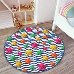 - RealHomes Dijital Baskılı Kaymaz Tabanlı Comfort Çocuk Odası Yuvarlak Halı - Realhomes Zikzak 3D Yıldız Desenli Çocuk & Genç Odası Makinede Yıkanabilir Kaymaz Tabanlı Yuvarlak Çocuk Halısı Realhomes