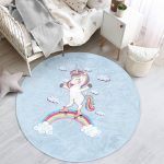 - RealHomes Dijital Baskılı Kaymaz Tabanlı Comfort Çocuk Odası Yuvarlak Halı - Realhomes  Mavi Zeminde Unicorn At Desenli Çocuk & Genç Odası Makinede Yıkanabilir Kaymaz Tabanlı Yuvarlak Çocuk Halısı Realhomes