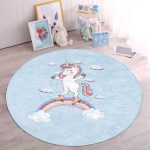 - RealHomes Dijital Baskılı Kaymaz Tabanlı Comfort Çocuk Odası Yuvarlak Halı - Realhomes  Mavi Zeminde Unicorn At Desenli Çocuk & Genç Odası Makinede Yıkanabilir Kaymaz Tabanlı Yuvarlak Çocuk Halısı Realhomes