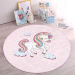- RealHomes Dijital Baskılı Kaymaz Tabanlı Comfort Çocuk Odası Yuvarlak Halı - Realhomes  Pembe Zeminde Unicorn Motifli Çocuk & Genç Odası Makinede Yıkanabilir Kaymaz Tabanlı Yuvarlak Çocuk Halısı Realhomes