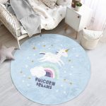 - RealHomes Dijital Baskılı Kaymaz Tabanlı Comfort Çocuk Odası Yuvarlak Halı - Realhomes  Mavi Zeminde Unicorn At Motifli Çocuk & Genç Odası Makinede Yıkanabilir Kaymaz Tabanlı Yuvarlak Çocuk Halısı Realhomes