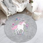 - RealHomes Dijital Baskılı Kaymaz Tabanlı Comfort Çocuk Odası Yuvarlak Halı - Realhomes  Gri Zeminde Unicorn Sevimli At Çocuk & Genç Odası Makinede Yıkanabilir Kaymaz Tabanlı Yuvarlak Çocuk Halısı Realhomes