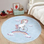 - RealHomes Dijital Baskılı Kaymaz Tabanlı Comfort Çocuk Odası Yuvarlak Halı - Realhomes  Mavi Zeminde Bisiklet Ve Unicorn Tasarımlı Çocuk & Genç Odası Makinede Yıkanabilir Kaymaz Tabanlı Yuvarlak Çocuk Halısı Realhomes