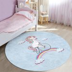 - RealHomes Dijital Baskılı Kaymaz Tabanlı Comfort Çocuk Odası Yuvarlak Halı - Realhomes  Mavi Zeminde Bisiklet Ve Unicorn Tasarımlı Çocuk & Genç Odası Makinede Yıkanabilir Kaymaz Tabanlı Yuvarlak Çocuk Halısı Realhomes