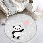 - RealHomes Dijital Baskılı Kaymaz Tabanlı Comfort Çocuk Odası Yuvarlak Halı - Realhomes  Balon Tutan Panda Desenli Çocuk & Genç Odası Makinede Yıkanabilir Kaymaz Tabanlı Yuvarlak Çocuk Halısı Realhomes