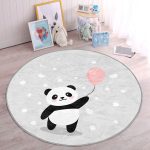 - RealHomes Dijital Baskılı Kaymaz Tabanlı Comfort Çocuk Odası Yuvarlak Halı - Realhomes  Balon Tutan Panda Desenli Çocuk & Genç Odası Makinede Yıkanabilir Kaymaz Tabanlı Yuvarlak Çocuk Halısı Realhomes