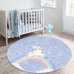 - RealHomes Dijital Baskılı Kaymaz Tabanlı Comfort Çocuk Odası Yuvarlak Halı - Realhomes  Unicorn Party Yazılı Çocuk & Genç Odası Makinede Yıkanabilir Kaymaz Tabanlı Yuvarlak Çocuk Halısı Realhomes