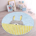 - RealHomes Dijital Baskılı Kaymaz Tabanlı Comfort Çocuk Odası Yuvarlak Halı - Realhomes  Mavi Zeminde Gri Sarı Ayıcık Motifli Çocuk & Genç Odası Makinede Yıkanabilir Kaymaz Tabanlı Yuvarlak Çocuk Halısı Realhomes