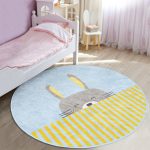 - RealHomes Dijital Baskılı Kaymaz Tabanlı Comfort Çocuk Odası Yuvarlak Halı - Realhomes  Mavi Zeminde Gri Sarı Ayıcık Motifli Çocuk & Genç Odası Makinede Yıkanabilir Kaymaz Tabanlı Yuvarlak Çocuk Halısı Realhomes