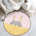 - RealHomes Dijital Baskılı Kaymaz Tabanlı Comfort Çocuk Odası Yuvarlak Halı - Realhomes  Pembe Zemin Gri Kunduz Tasarımlı Çocuk & Genç Odası Makinede Yıkanabilir Kaymaz Tabanlı Yuvarlak Çocuk Halısı Realhomes