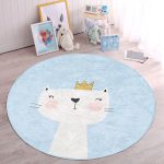 - RealHomes Dijital Baskılı Kaymaz Tabanlı Comfort Çocuk Odası Yuvarlak Halı - Realhomes  Mavi Zeminde Hello Kedicik Çocuk & Genç Odası Makinede Yıkanabilir Kaymaz Tabanlı Yuvarlak Çocuk Halısı Realhomes